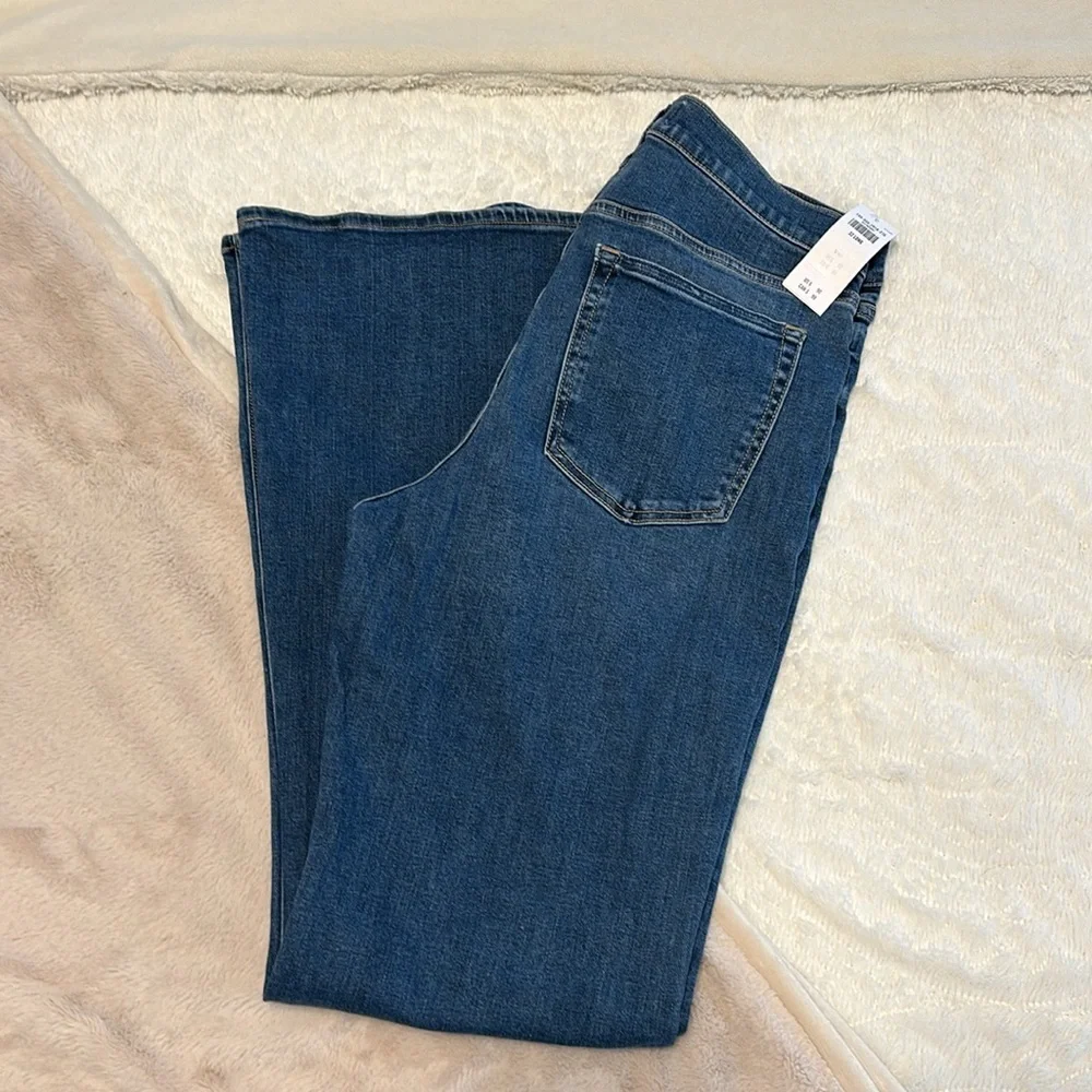 Abercrombie & Fitch High Rise Jean - Picture 2 of 2